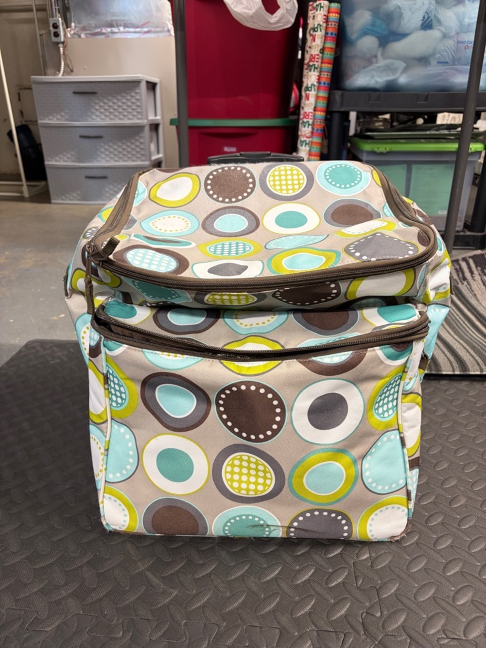 Thirty One rolling cooler with handles and wheels